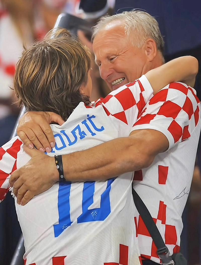 《彩虹六号：围攻》遭入侵 玩家账户被刷皮肤与货币