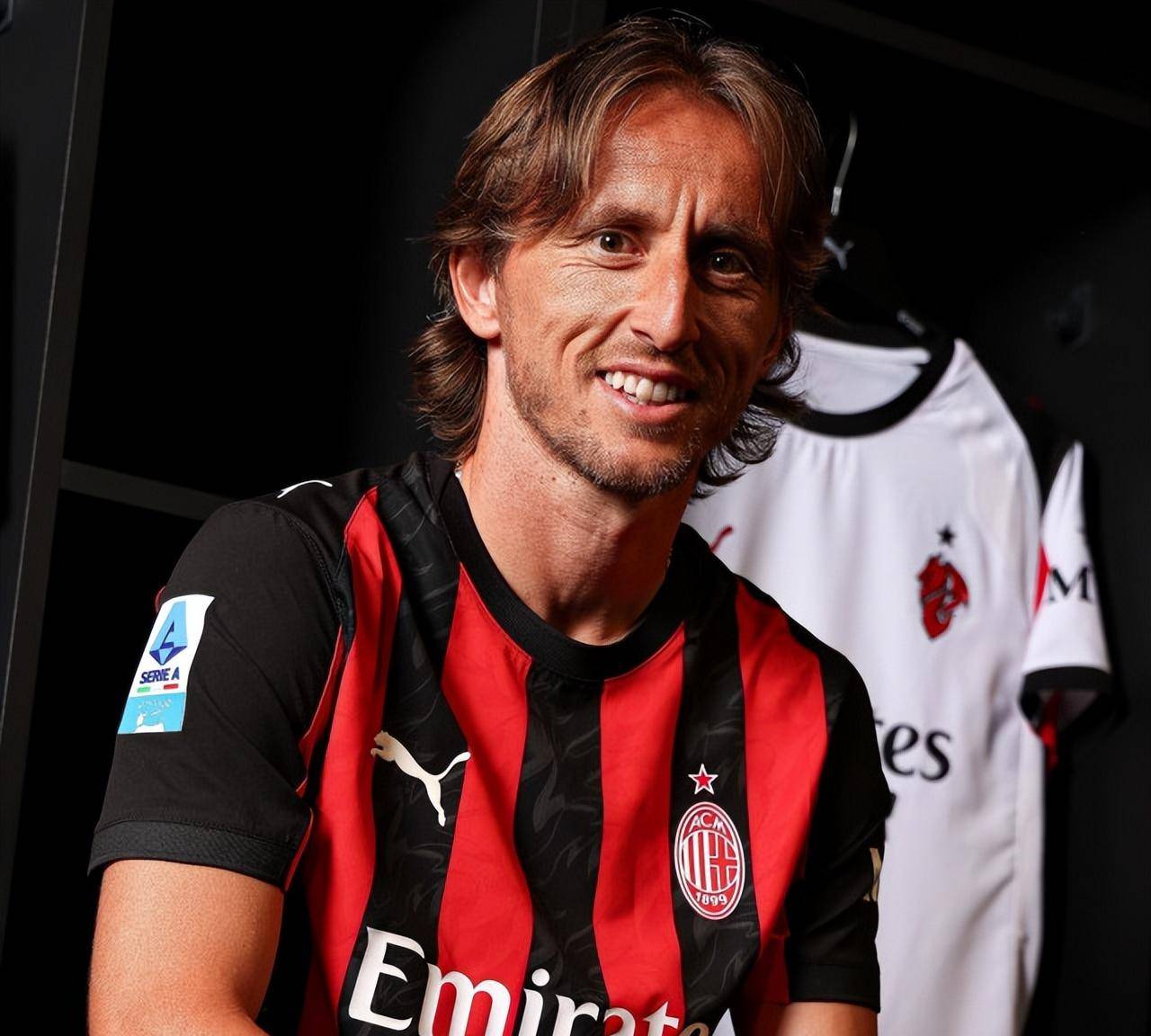 胡金秋当选2025-2026赛季CBA联赛常规赛第四周中国人寿周最佳球员