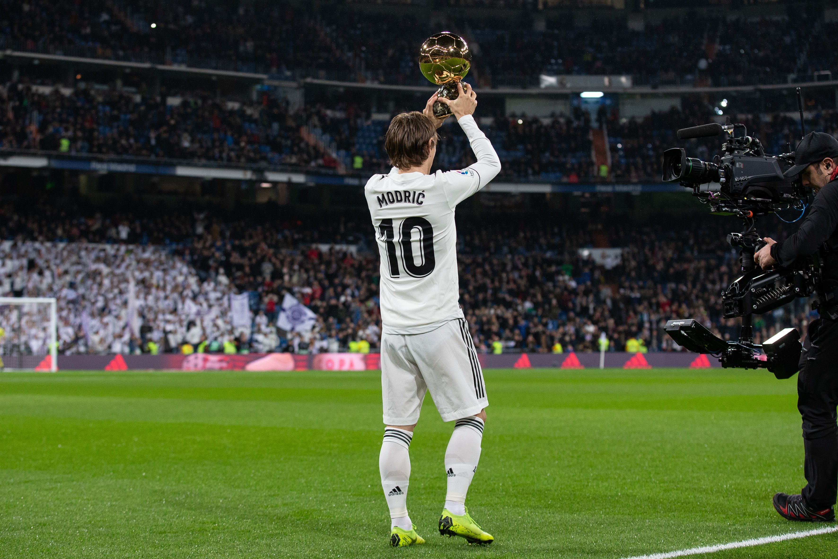 勇士主场力克雄鹿，数据揭秘本场胜利关键功臣